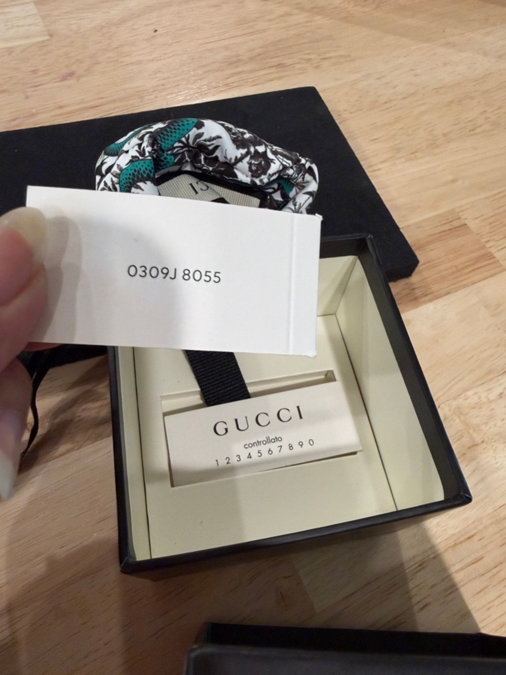 Gucci sterling silver Logo Round Stud Earrings NEW - Picture 6 of 6